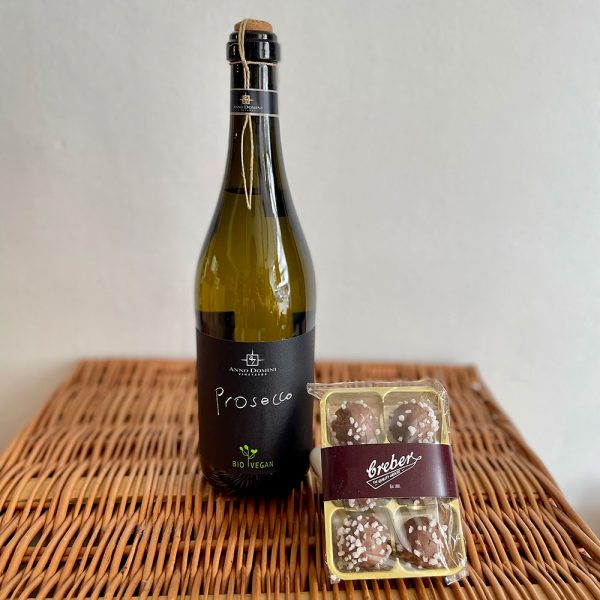 Anno-Domini-Prosecco-DOC-Frizzante-Bio-Vegan,-NV,-Italy-and-truffles02